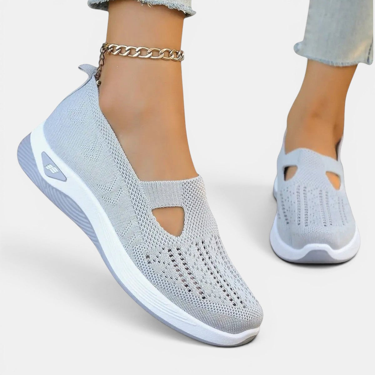 ZOFIA ATELIER AGATA light grey knit slip-on sneakers with a cushioned sole and decorative cut-out detail.