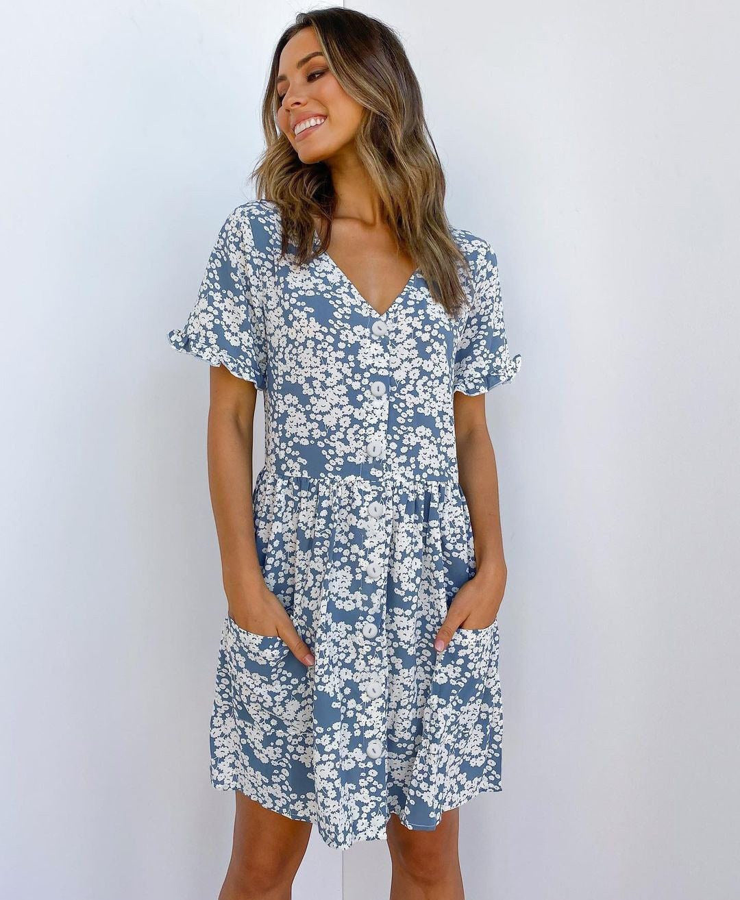 ZOFIA ATELIER blue and white floral print mini dress with V-neck, short sleeves, and pockets.
