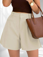 ZOFIA ATELIER calças de ganga bege de cintura subida, perna direita, com fecho de botões e bolsos laterais.