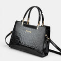 ZOFIA ATELIER Dominika bolsa de ombro preta em PU com acabamento em patente e textura de crocodilo, fecho de correr e alça amovível.