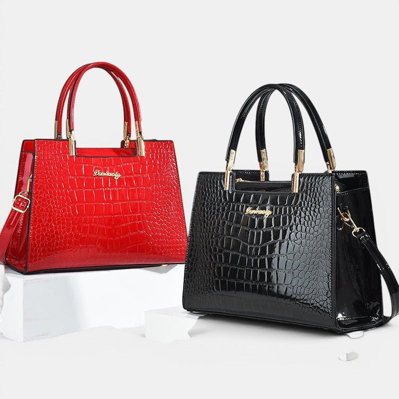 ZOFIA ATELIER Dominika bolsa de ombro em PU com acabamento em patente, disponível em preto e vermelho.