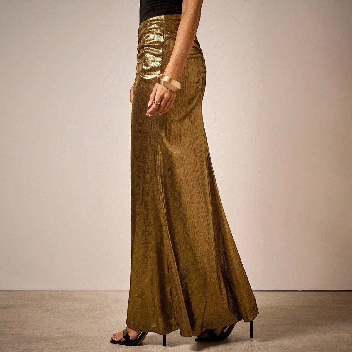 ZOFIA ATELIER gold pleated long skirt with ruched detail and subtle vertical stripes, made of polyester.