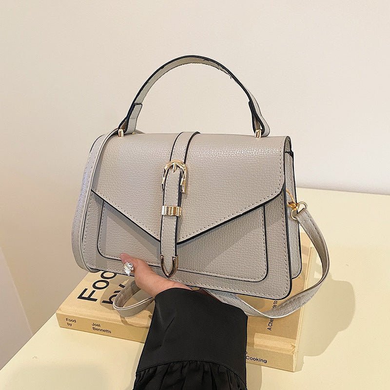 ZOFIA ATELIER Patrycja messenger bag em pele PU cinzenta com fivela dourada e alça de ombro ajustável. Elegância moderna.
