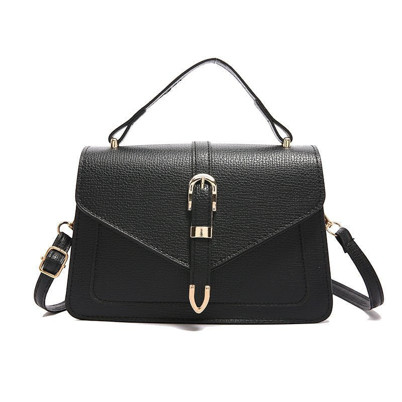 ZOFIA ATELIER Patrycja messenger bag em pele PU preta com fecho de fivela dourada e alça de ombro ajustável. Elegante e moderna.
